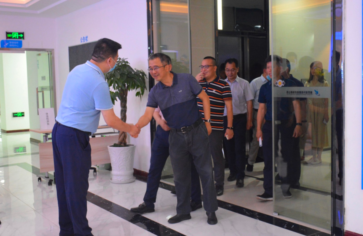 成都市金牛區委副書記潘雪松，重慶市渝北區委副書記鄧孝明一行蒞臨揚升公司考察指導