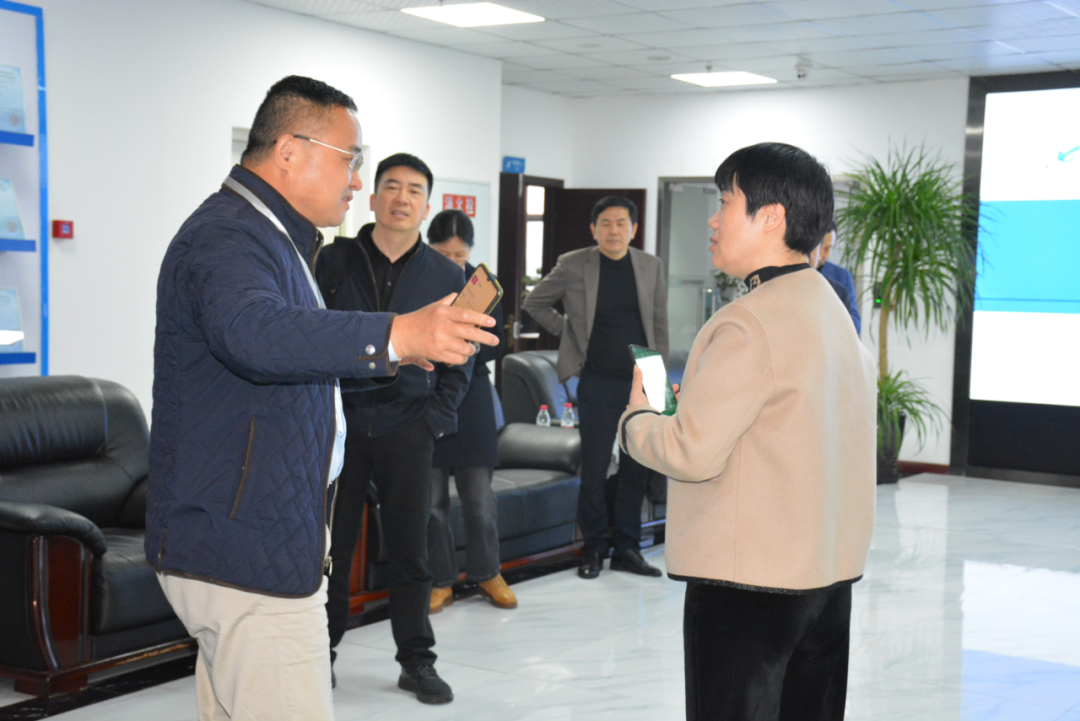 杭州市余杭區區委副書記朱紅丹一行蒞臨揚升科技考察指導