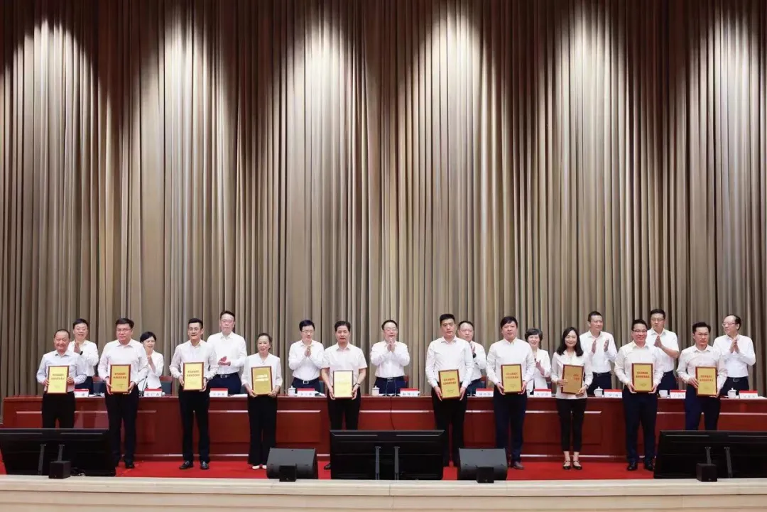 揚升科技集團劉勇董事長榮獲“渝北區優秀民營企業家”榮譽稱號